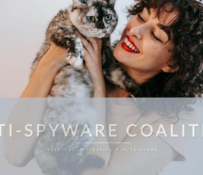 Mujer con su gato