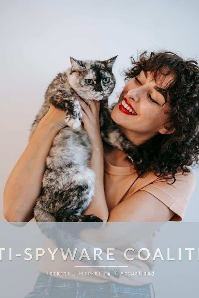 Mujer con su gato